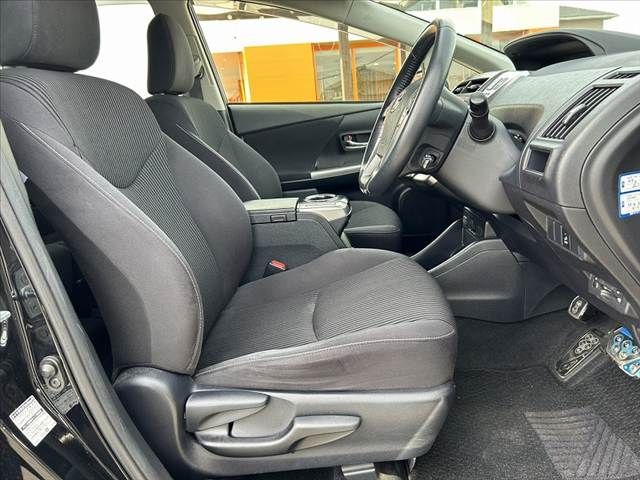 TOYOTA PRIUS Alpha 2017