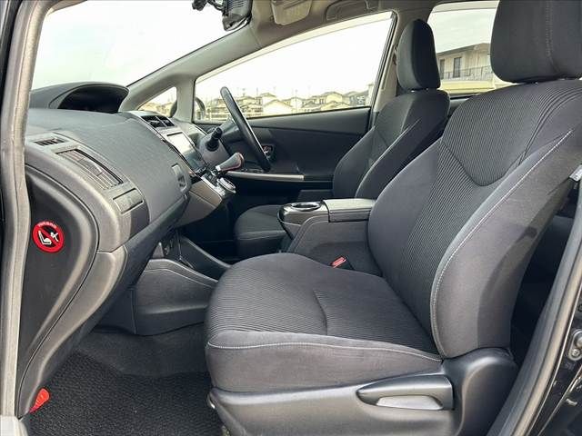 TOYOTA PRIUS Alpha 2017