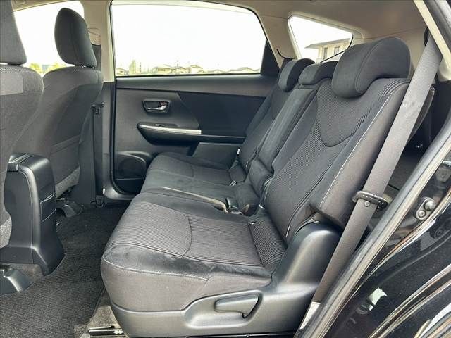 TOYOTA PRIUS Alpha 2017