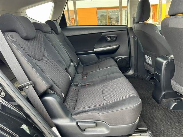 TOYOTA PRIUS Alpha 2017