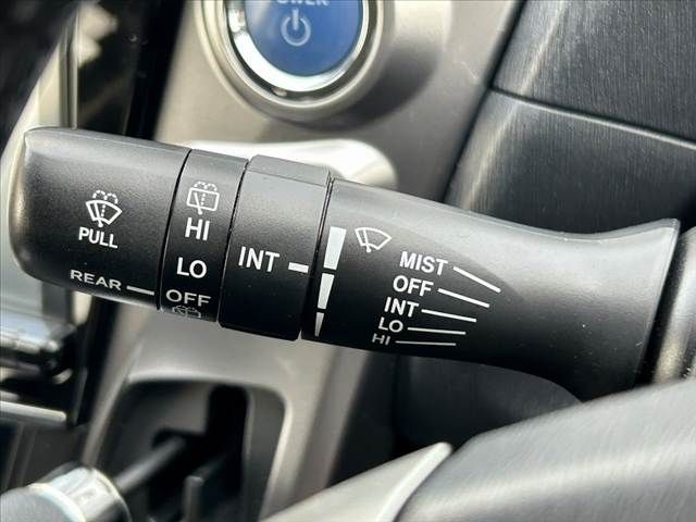 TOYOTA PRIUS Alpha 2017