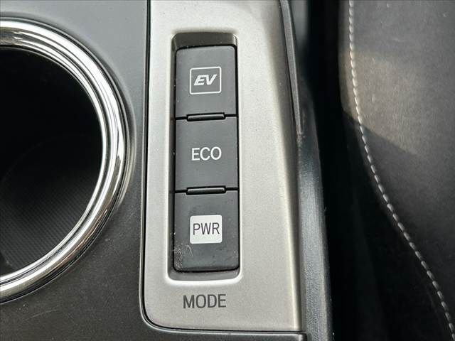 TOYOTA PRIUS Alpha 2017