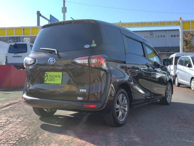 TOYOTA SIENTA HYBRID 2018