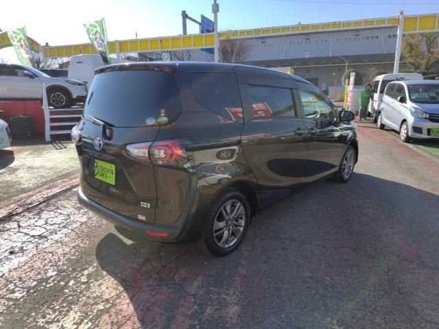TOYOTA SIENTA HYBRID 2018