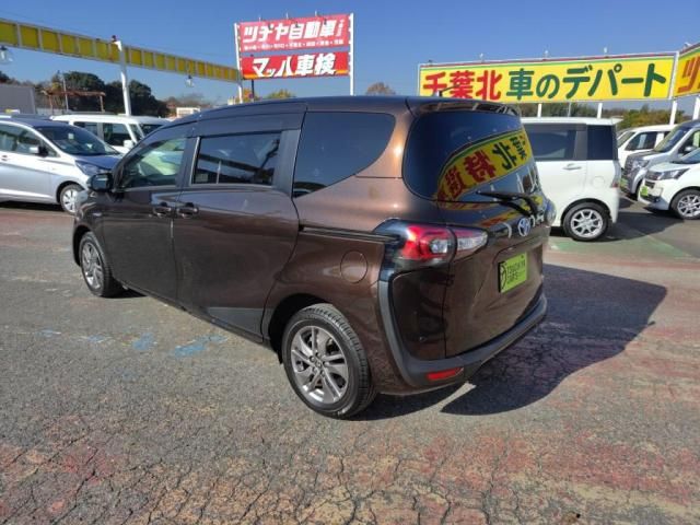 TOYOTA SIENTA HYBRID 2018