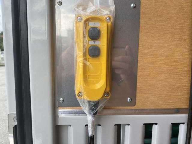 MITSUBISHI CANTER 2025