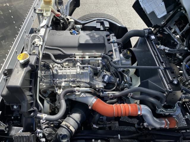 MITSUBISHI CANTER 2025