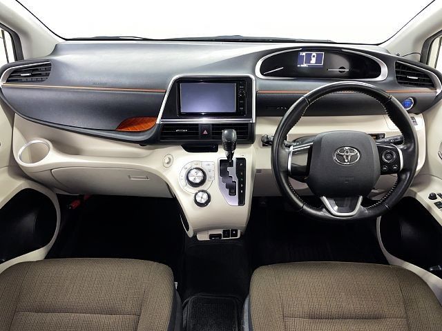 TOYOTA SIENTA HYBRID 2015