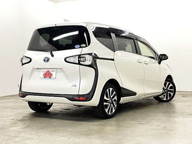 TOYOTA SIENTA HYBRID 2015
