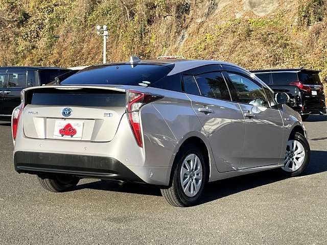 TOYOTA PRIUS 2017