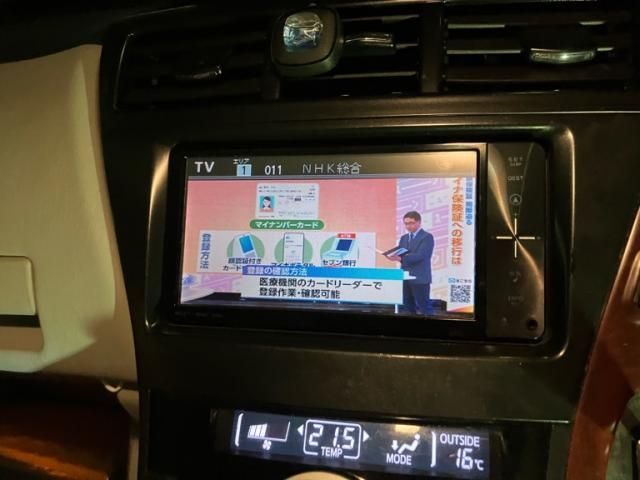 TOYOTA PRIUS Alpha 2013