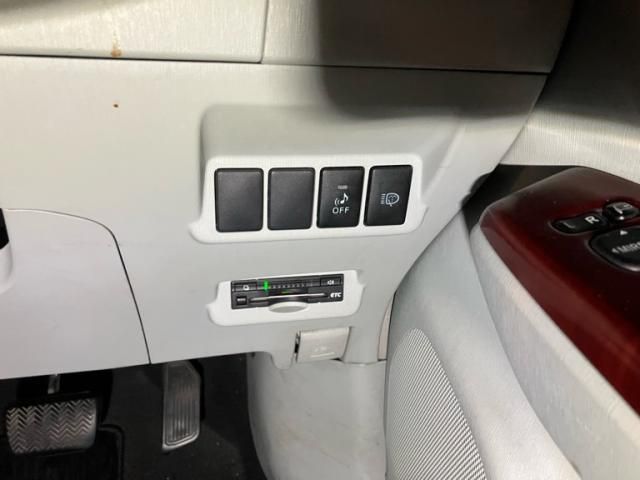 TOYOTA PRIUS Alpha 2013