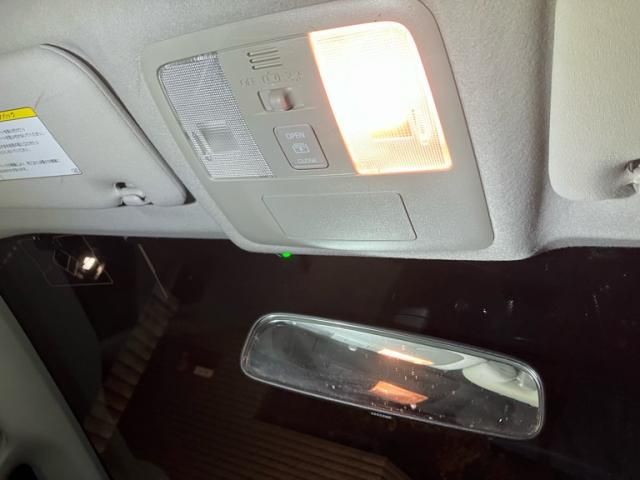 TOYOTA PRIUS Alpha 2013