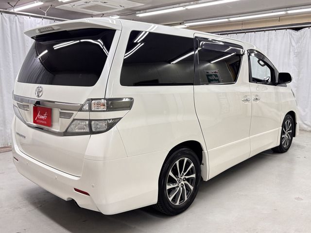 TOYOTA VELLFIRE 2011
