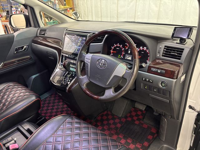 TOYOTA VELLFIRE 2011