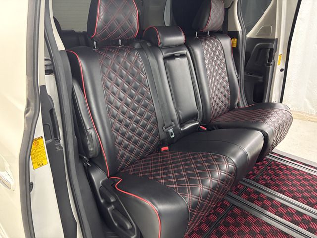 TOYOTA VELLFIRE 2011