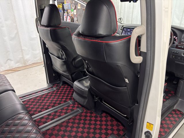 TOYOTA VELLFIRE 2011
