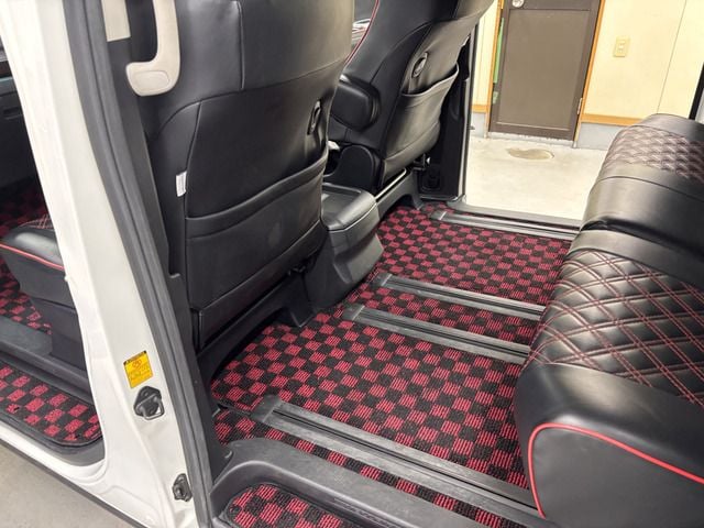 TOYOTA VELLFIRE 2011