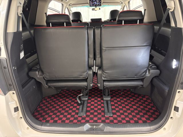 TOYOTA VELLFIRE 2011