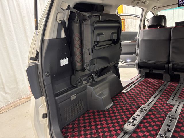 TOYOTA VELLFIRE 2011