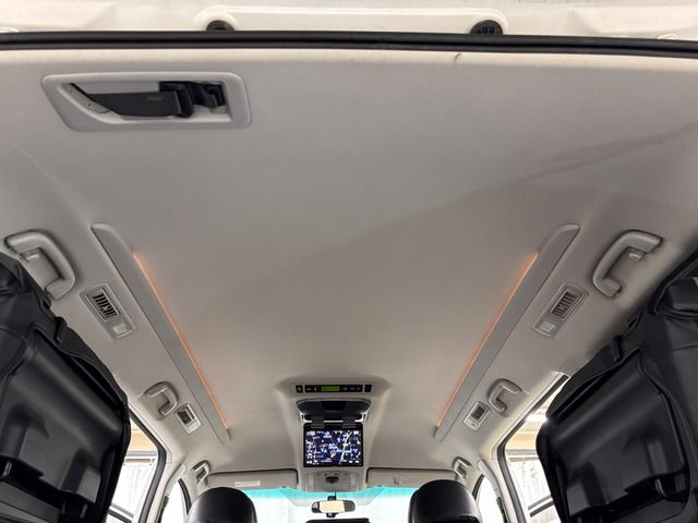 TOYOTA VELLFIRE 2011