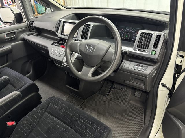 HONDA STEPWAGON 2010