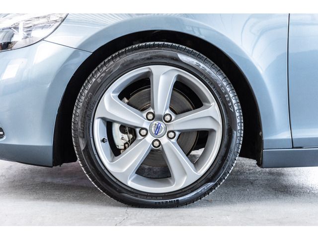 VOLVO VOLVO V40 2013