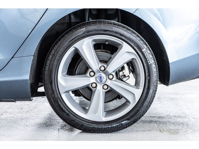 VOLVO VOLVO V40 2013