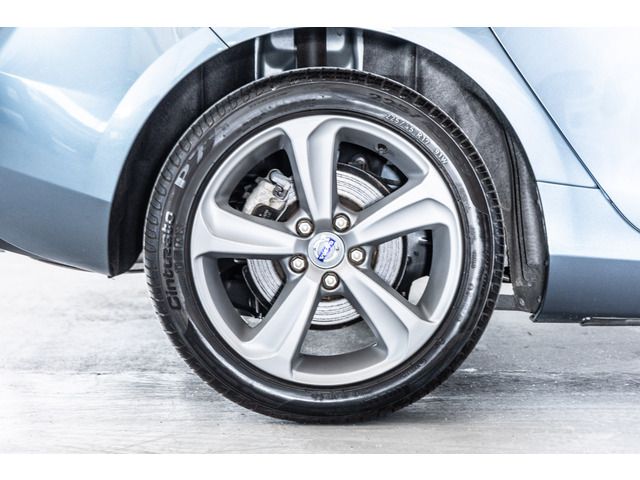 VOLVO VOLVO V40 2013