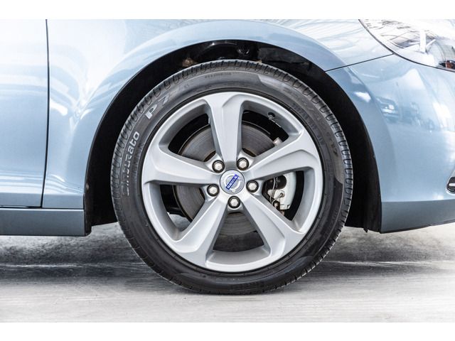 VOLVO VOLVO V40 2013