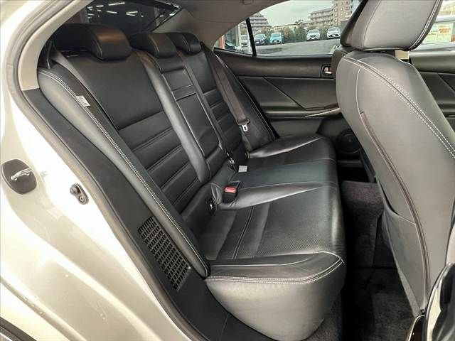 TOYOTA LEXUS IS300h 2013