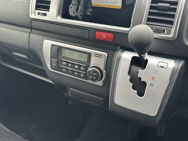 TOYOTA HIACE van 2WD 2025