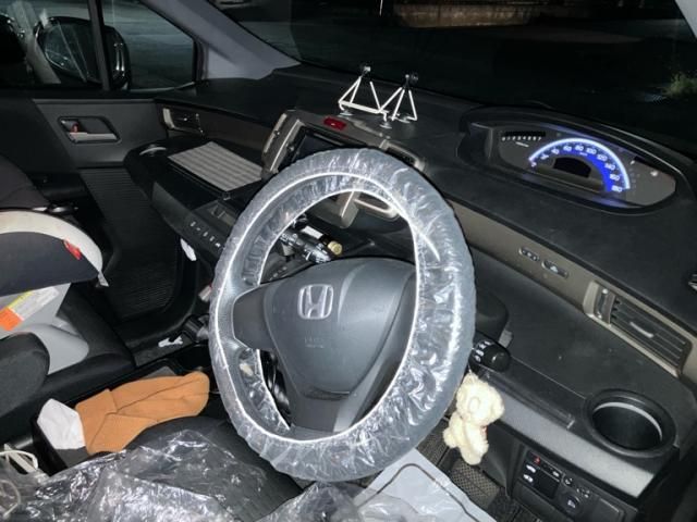 HONDA FREED Spike 2011