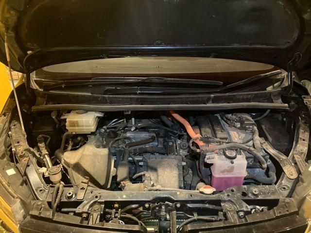 TOYOTA VOXY HYBRID 2017