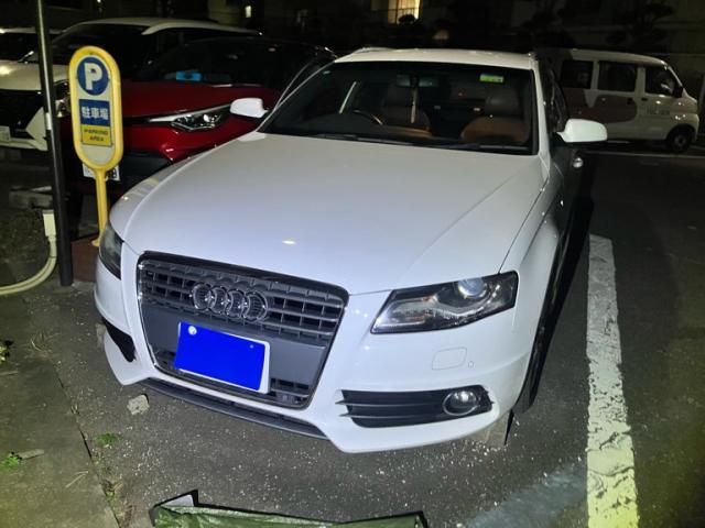 AUDI AUDI A4 AVANT 2010