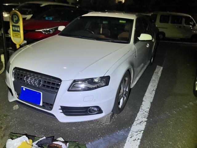 AUDI AUDI A4 AVANT 2010