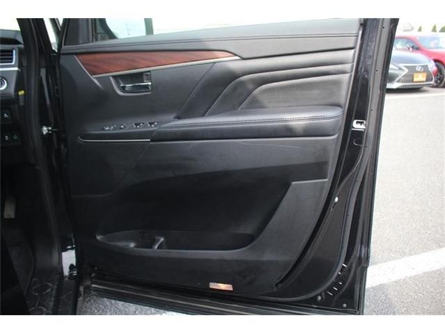 MITSUBISHI DELICA D:5 4WD 2023