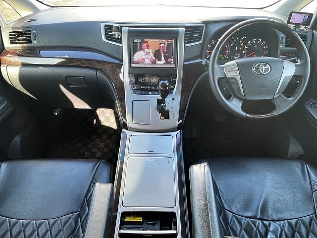 TOYOTA VELLFIRE 2012