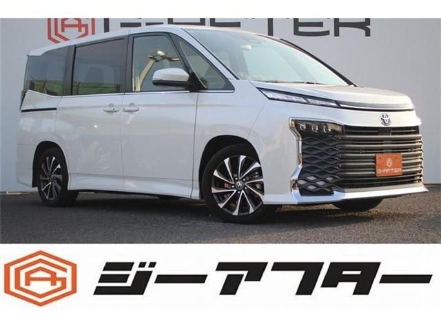 TOYOTA VOXY HYBRID 2025