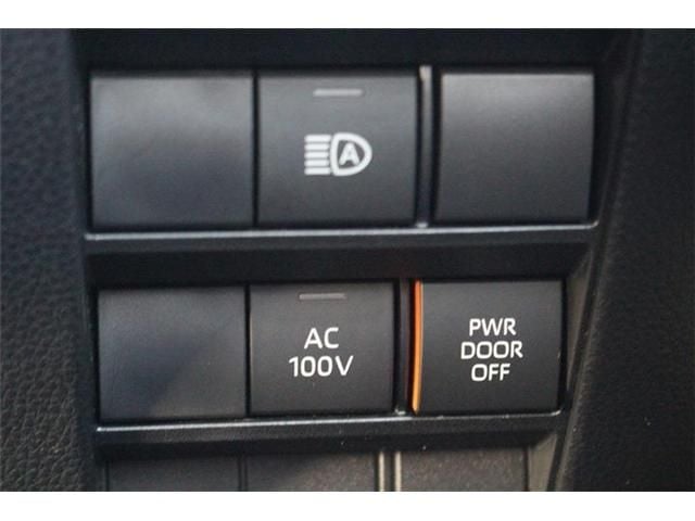 TOYOTA VOXY HYBRID 2025