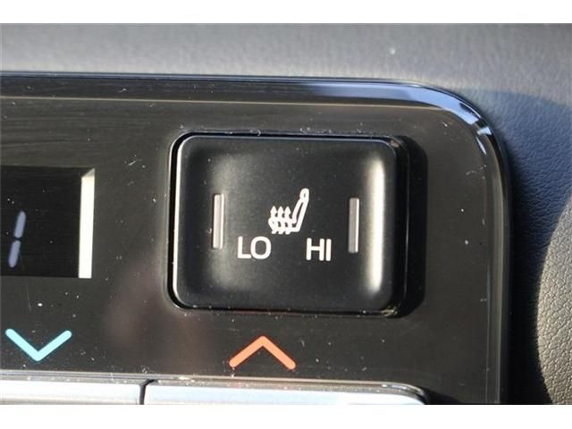 TOYOTA VOXY HYBRID 2025