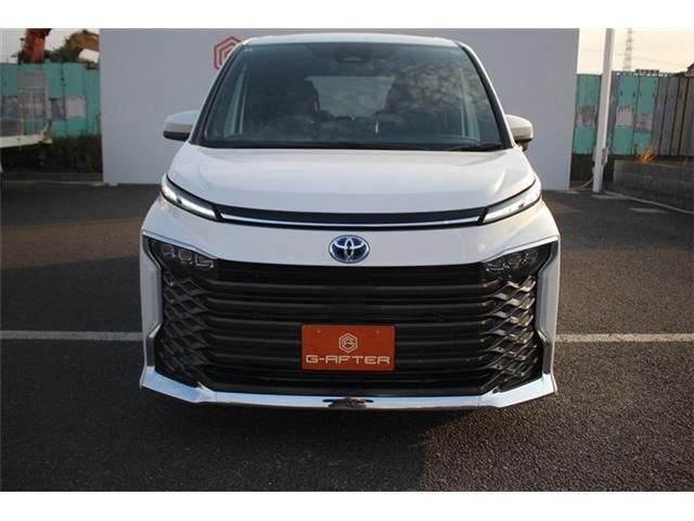 TOYOTA VOXY HYBRID 2025