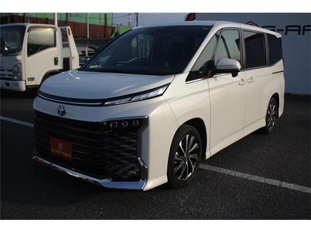 TOYOTA VOXY HYBRID 2025