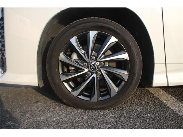 TOYOTA VOXY HYBRID 2025