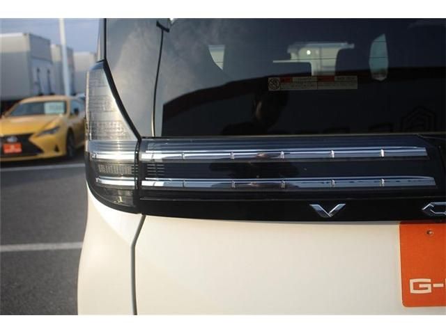 TOYOTA VOXY HYBRID 2025