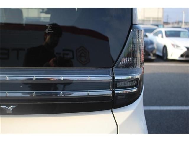 TOYOTA VOXY HYBRID 2025