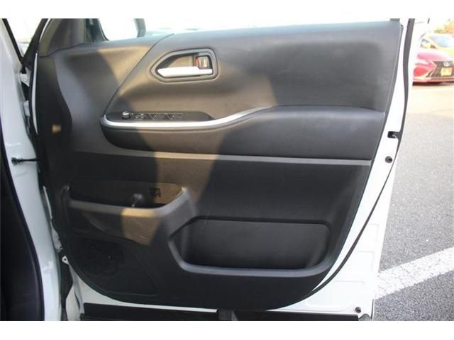 TOYOTA VOXY HYBRID 2025