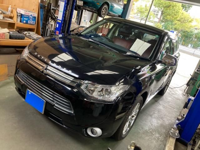 MITSUBISHI OUTLANDER PHEV 2013