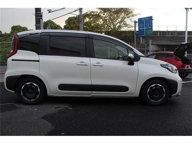 TOYOTA SIENTA 2023