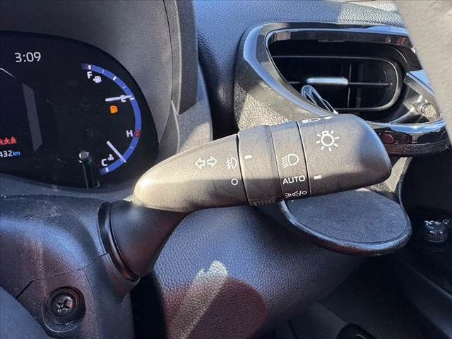 TOYOTA YARIS CROSS HYBRID 2023